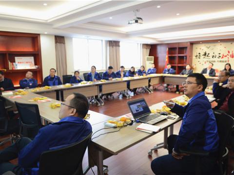 深学细悟传递思想力量 ——J9集团集团党总支发展进建十九大心灵 