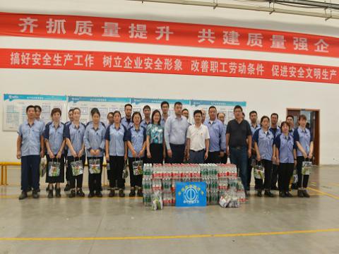 炎炎夏季，市总工会送清冷，丝丝关爱暖人心