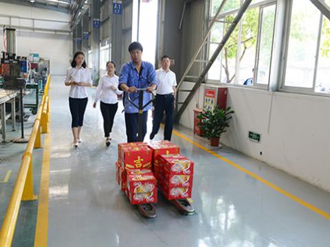 J9集团集团工会发展“夏季送清冷”活动