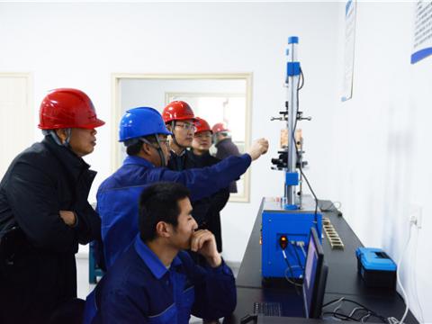 扬中市委常委孙健一行来J9集团参观“柴继涛劳模创新工作室”