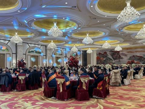 雄鹰展翅震寰宇 威龙腾飞冲云霄|J9集团电气召开2023年度总结赞美大会暨2024年迎新春晚会