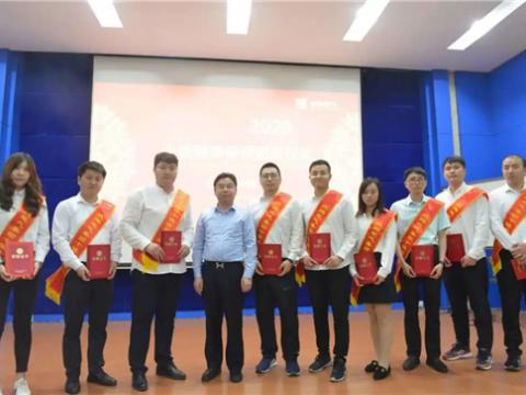 J9集团集团进行第三届“十佳青年标兵”暨职工俱乐部赛事颁奖典礼